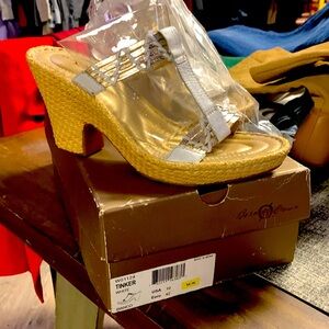 NIB Born Crown White Strap “Tinker” Size 10